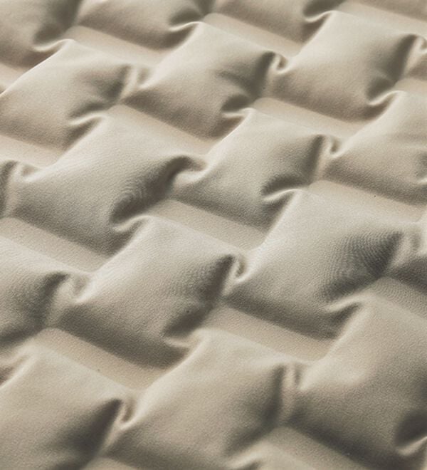 「シームレス圧着ストレッチダウンジャケット（メンズダウンジャケット）」｜詳細画像