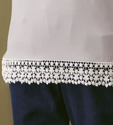 Viola e Viola（ヴィオラ エ ヴィオラ）の「【吸湿発熱・静電気防止】あったか綿裾見せレースインナー（カットソー）」