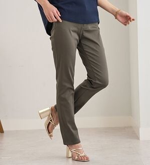 BELLUNA（ベルーナ）の「サラリ速乾！綿サテンストレッチカラーパンツ（フルレングスパンツ）」｜カーキグレー