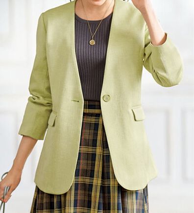 BELLUNA（ベルーナ）の「＜楽スタフィット＞ノーカラージャケット（ノーカラージャケット）」