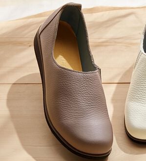 ルフラン（ルフラン）の「＜フィグリーノ＞やわらかレザーのスリッポン（スリッポン）」｜モカ