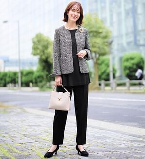 Viola e Viola（ヴィオラ エ ヴィオラ）の「【３点セット】着回し自在快適セットアップスーツ（パンツスーツ）」｜モノトーン系