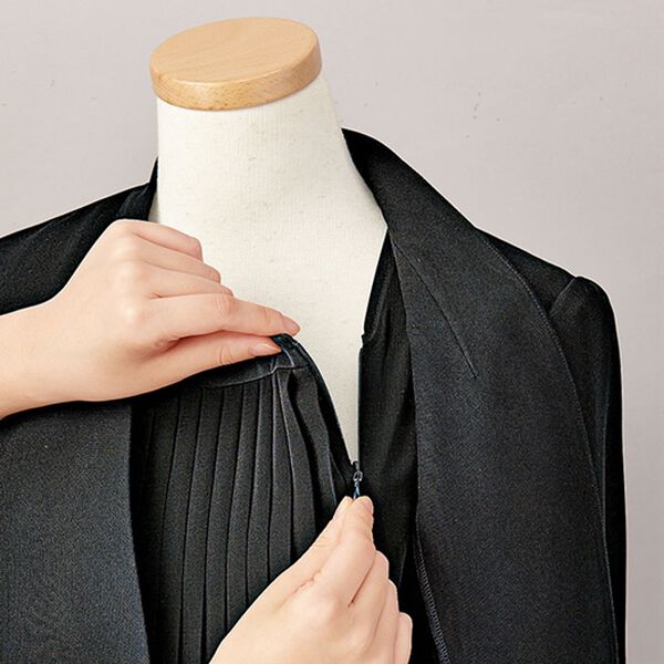 BELLUNA（ベルーナ）の「洗えるストレッチ素材！重ね着風デザインセットアップ（ブラックフォーマル（喪服・礼服））」｜詳細画像