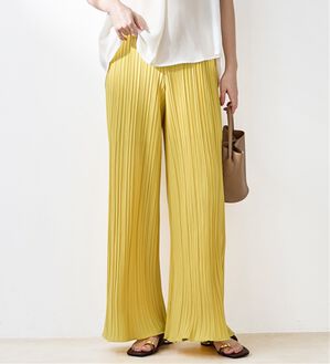 Viola e Viola（ヴィオラ エ ヴィオラ）の「着心地楽ちん！さらっと軽やかプリーツパンツ（フルレングスパンツ）」｜イエロー