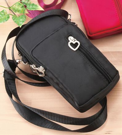 「はっ水加工の多機能携帯ポーチ（ポーチ）」