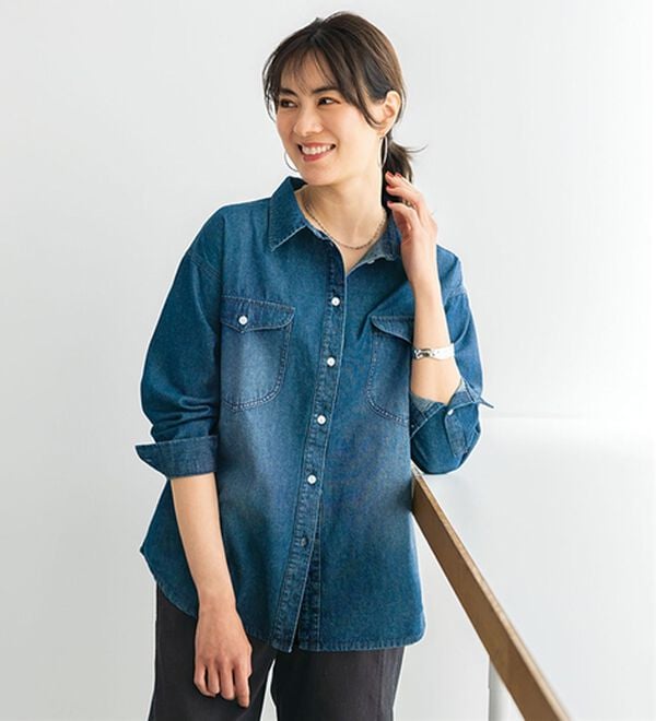 BELLUNA（ベルーナ）の「綿１００％ブラスト加工デニムシャツ（シャツ）」｜インディゴ