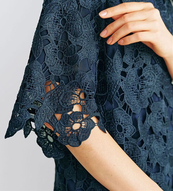 BELLUNA（ベルーナ）の「花柄モチーフレースチュニック（チュニック）」｜詳細画像