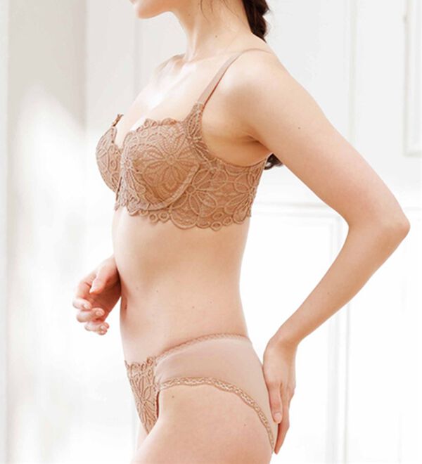 LAVIENNE（ラヴィエンヌ）の「レーシー脇高スッキリブラ＆ショーツ（ブラジャー＆ショーツセット）」｜詳細画像