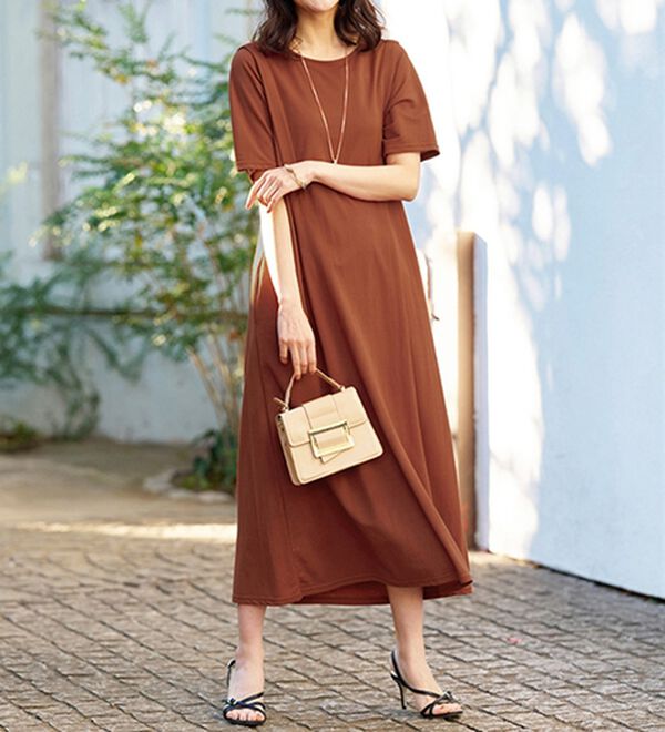 BELLUNA（ベルーナ）の「ヒンヤリ！タック使いかのこワンピース（カットソーワンピース）」｜詳細画像