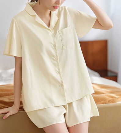 YU'NOW（ユナウ）の「【上下２点セット】ふんわりシルエットサテンシャツパジャマ（パジャマ・ルームウェア）」