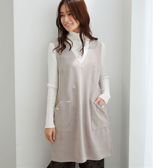 BELLUNA（ベルーナ）の「金ボタン使いスエード調ジャンパ―ドレス（ジャンパースカート）」｜グレージュ