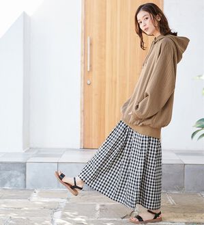 Viola e Viola（ヴィオラ エ ヴィオラ）の「ゆったりパフ袖ふくれジャカードパーカー（パーカー）」｜グレージュ