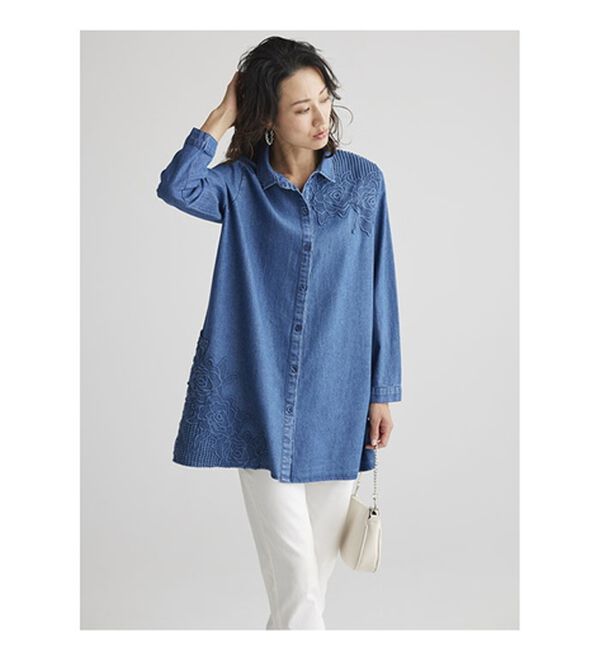 BELLUNA（ベルーナ）の「花柄レース切替デニム素材ブラウス（チュニック）」｜詳細画像