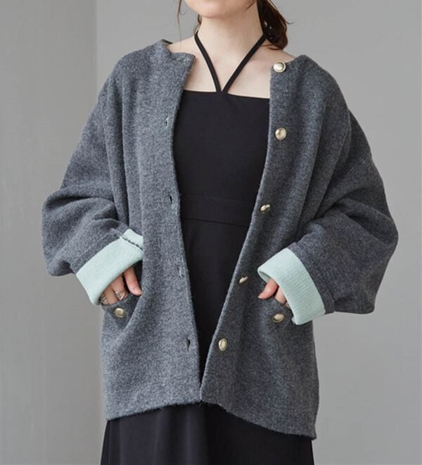 RANAN（ラナン）の「裏配色ゴールド調ボタンニットコーディガン（ニットカーディガン）」｜チャコール