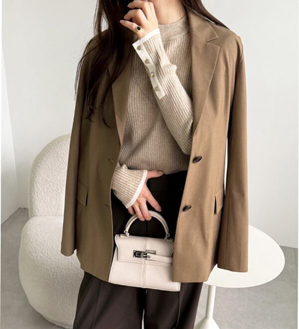 GeeRA（ジーラ）の「袖口ボタン配色ハイネックリブニット（ニット・セーター）」｜詳細画像