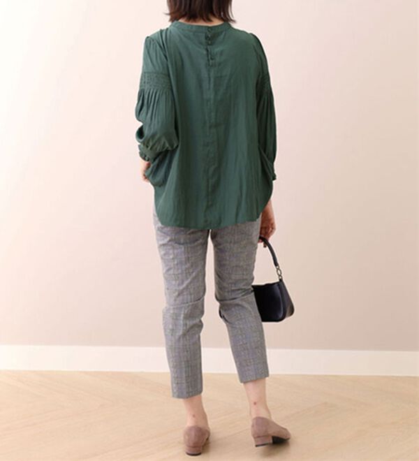 BELLUNA（ベルーナ）の「ビンテージサテンシャーリング使いブラウス（ブラウス）」｜詳細画像