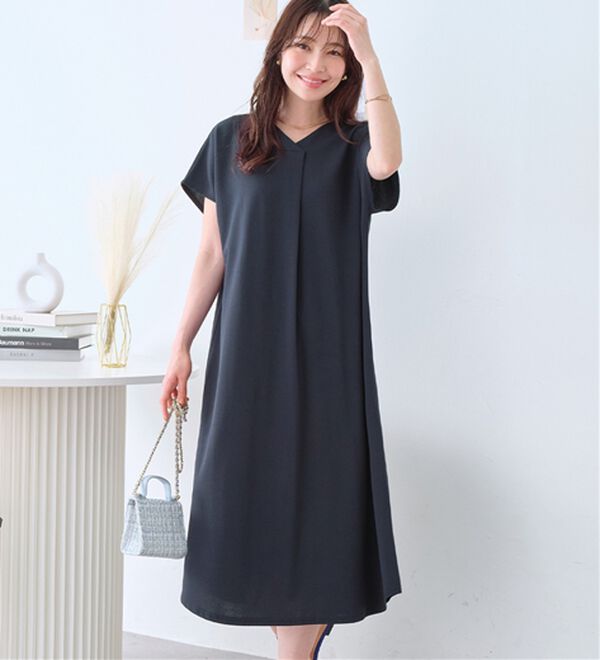 alotta（アロッタ）の「【４つの機能付】ひんやりフロントタックＶネックゆるワンピース（カットソーワンピース）」｜ダークネイビー