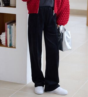 Viola e Viola（ヴィオラ エ ヴィオラ）の「毛布のような温かさ　楽ぽか裏ファーストレートパンツ（フルレングスパンツ）」｜ブラック／スリム