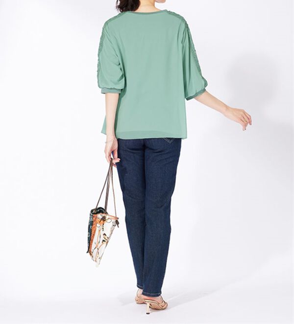 BELLUNA（ベルーナ）の「花柄レースシフォン重ねプルオーバー（カットソー）」｜詳細画像