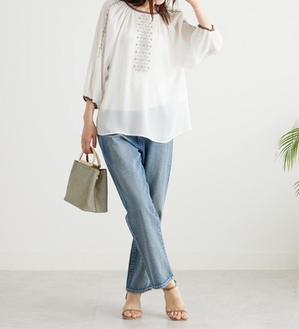 BELLUNA（ベルーナ）の「シフォン素材刺しゅうデザインブラウス（ブラウス）」｜詳細画像