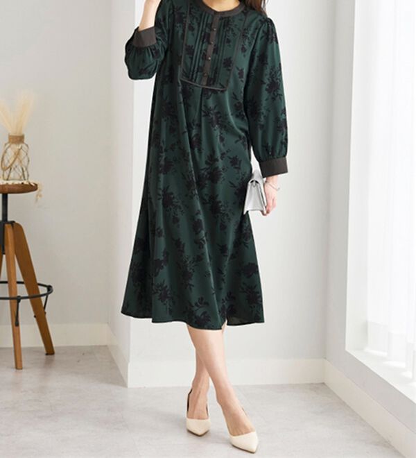 BELLUNA（ベルーナ）の「ビンテージ柄ピンタック使いワンピース（その他ワンピース）」｜詳細画像