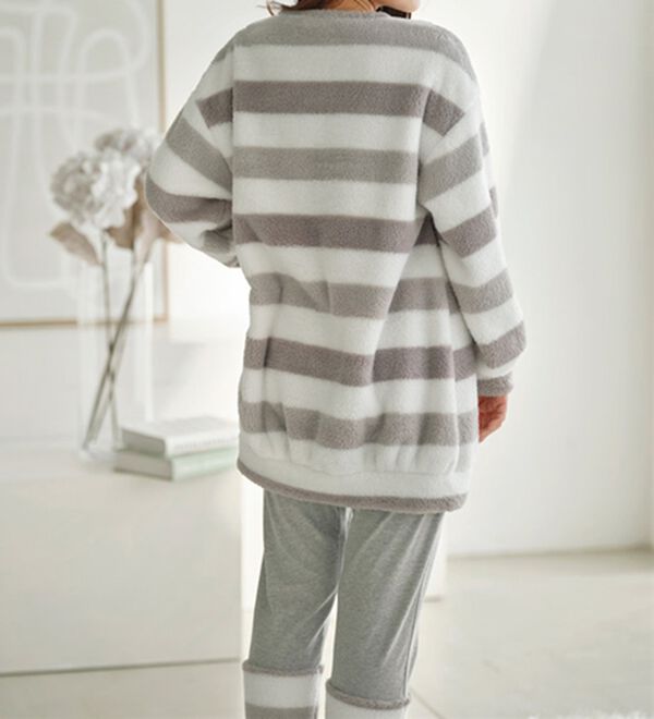 YU'NOW（ユナウ）の「【上下２点セット】ボアフリースワンピース＆レギンスセット（パジャマ・ルームウェア）」｜詳細画像