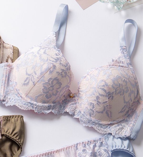 LAVIENNE（ラヴィエンヌ）の「ふっくら美胸のブラ＆ショーツ（ブラジャー＆ショーツセット）」｜クリアブルー