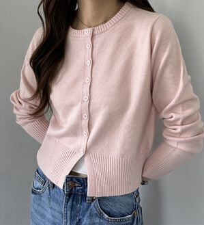 GeeRA（ジーラ）の「裾スリットカーデ（ニットカーディガン）」｜ピンク