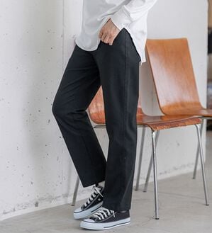 BELLUNA（ベルーナ）の「静電防止！蓄熱綿サテンストレッチカラーパンツ（フルレングスパンツ）」｜黒