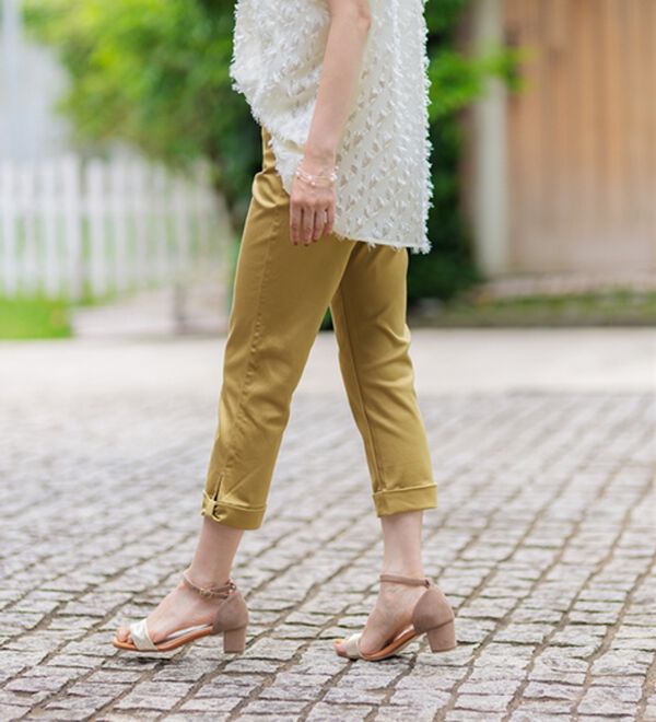 BELLUNA（ベルーナ）の「ヒンヤリ&times;サラリ速乾！綿サテンストレッチ裾リボンクロップドパンツ（クロップドパンツ）」｜詳細画像