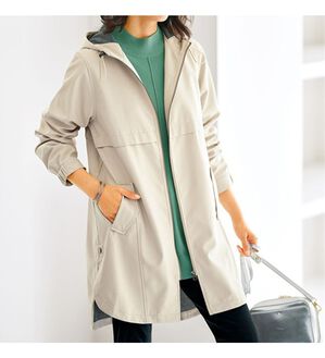 BELLUNA（ベルーナ）の「はっ水加工ボンディング素材ロング丈パーカー（ロングコート）」｜アイボリー