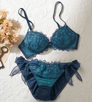 YU'NOW（ユナウ）の「ぷるるん谷間のノンワイヤーブラ＆ショーツ（ブラジャー＆ショーツセット）」｜ネイビー系