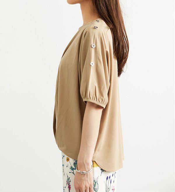 BELLUNA（ベルーナ）の「肩ボタンデザイン裾タックプルオーバー（カットソー）」｜詳細画像