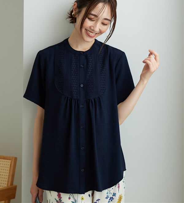 BELLUNA（ベルーナ）の「【2つの機能付き】お手入れ楽々！レース使いシャツチュニック（ブラウス）」｜詳細画像