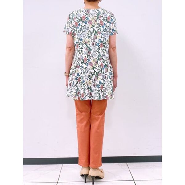 BELLUNA（ベルーナ）の「【動画】フレアーシルエットプリントチュニック（チュニック）」｜詳細画像