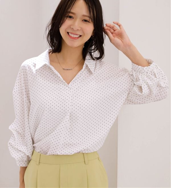 BELLUNA（ベルーナ）の「袖タックデザインスキッパーシャツ（ブラウス）」｜詳細画像