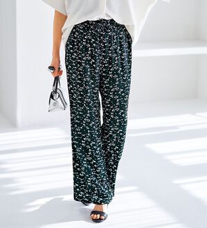 BELLUNA（ベルーナ）の「楊柳サラサラ素材プリントイージーパンツ（フルレングスパンツ）」｜小花柄黒