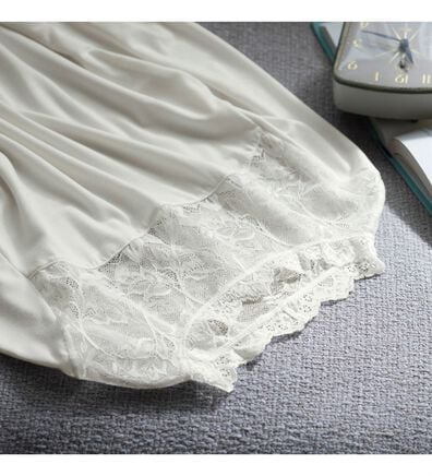 LAVIENNE（ラヴィエンヌ）の「吸湿発熱あったかインナーハイネックレースインナー（肌着・インナーウェア）」