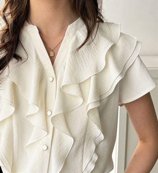 GeeRA（ジーラ）の「ラッフルフリルハーフスリーブブラウス（ブラウス）」｜詳細画像