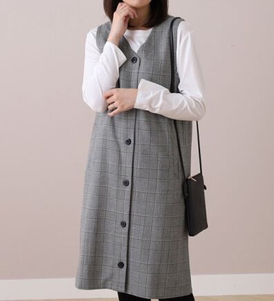 BELLUNA（ベルーナ）の「ボタン使いジャンパードレス（ジャンパースカート）」
