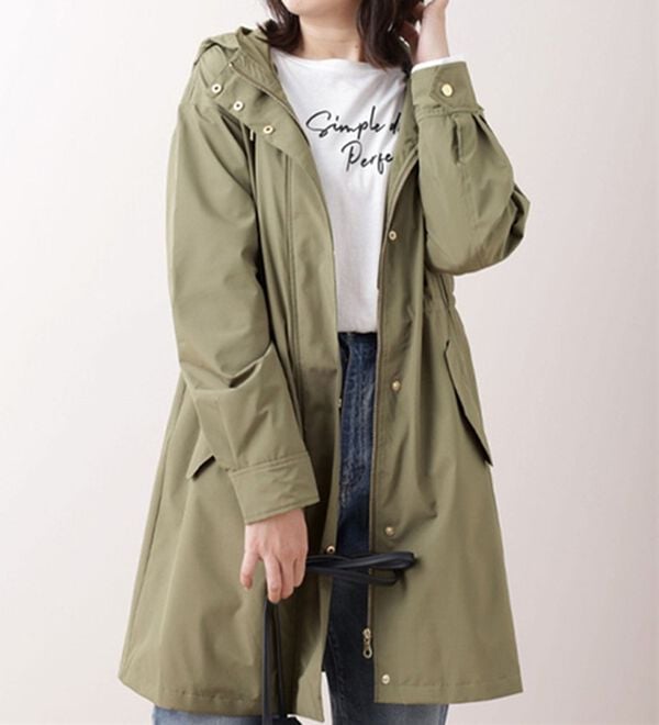 BELLUNA（ベルーナ）の「防風はっ水ロング丈マウンテンパーカー（ロングコート）」｜カーキ