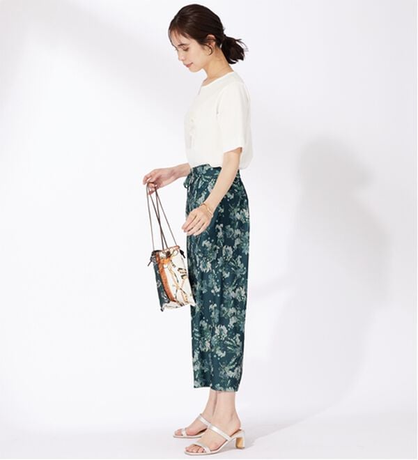 BELLUNA（ベルーナ）の「〈日比谷花壇〉ドロスト使いワイドパンツ（その他パンツ）」｜詳細画像