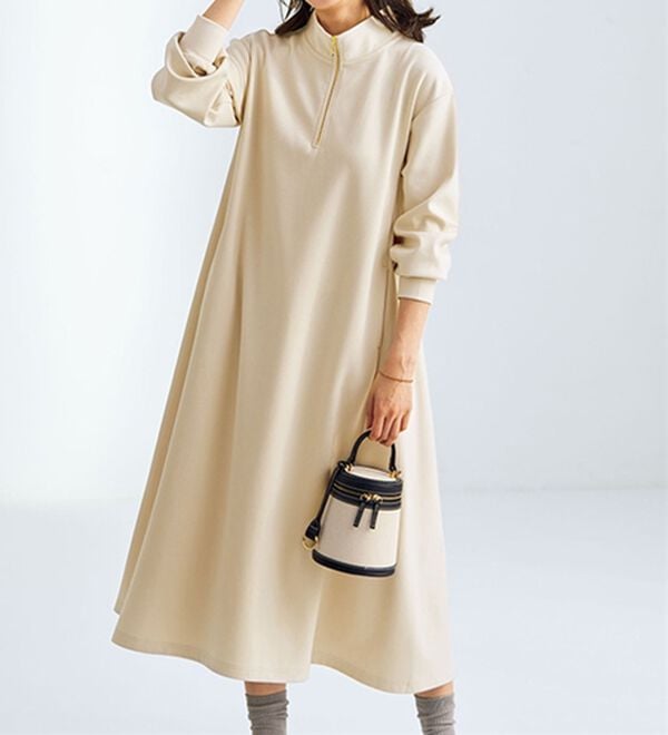 BELLUNA（ベルーナ）の「ポケット付ハーフジップフレアーワンピース（カットソーワンピース）」｜アイボリー