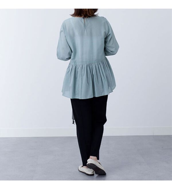 BELLUNA（ベルーナ）の「胸元刺しゅうデザインブラウス（ブラウス）」｜詳細画像