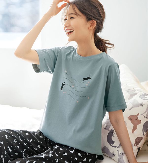BELLUNA（ベルーナ）の「綿１００％着映えネコ柄プリントＴシャツ（Tシャツ）」｜詳細画像