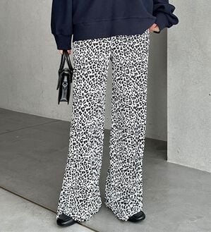 GeeRA（ジーラ）の「セルフカットセミワイドプリーツパンツ（フルレングスパンツ）」｜ヒョウ柄