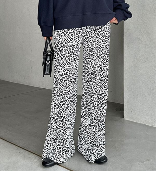 GeeRA（ジーラ）の「セルフカットセミワイドプリーツパンツ（フルレングスパンツ）」｜ヒョウ柄