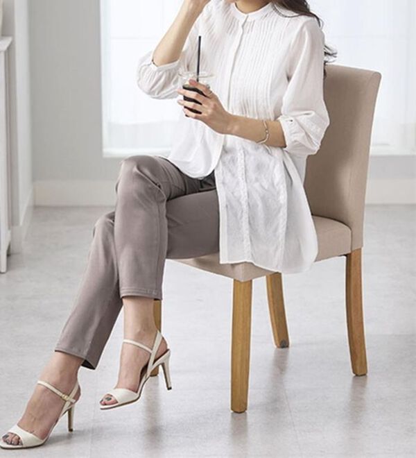 BELLUNA（ベルーナ）の「サラリ速乾！綿サテンストレッチカラーパンツ（フルレングスパンツ）」｜詳細画像