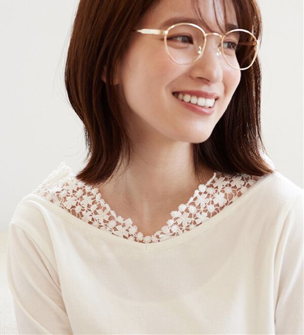 Viola e Viola（ヴィオラ エ ヴィオラ）の「あったか綿衿見せレーストップス【吸湿発熱&times;静電気防止】（カットソー）」｜オフホワイト