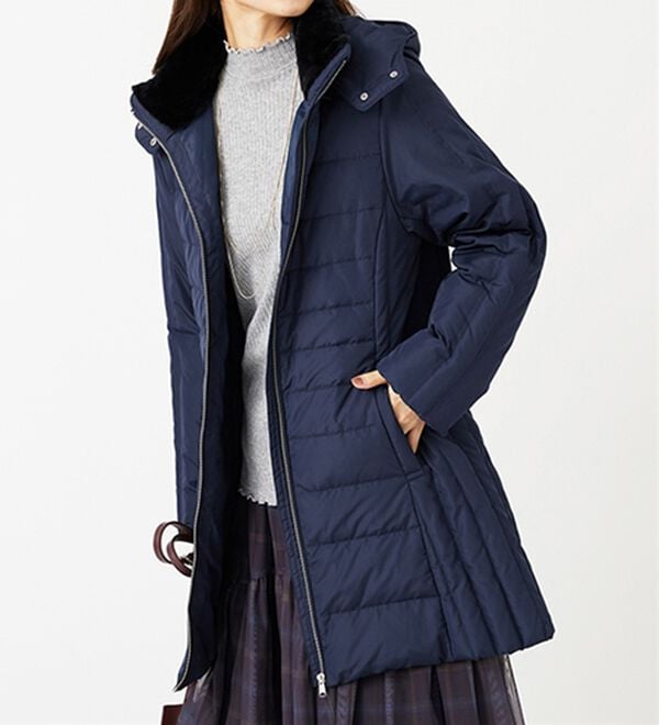 BELLUNA（ベルーナ）の「フレンチダウン使い細見えキルト切替ロングコート（ロングコート）」｜詳細画像